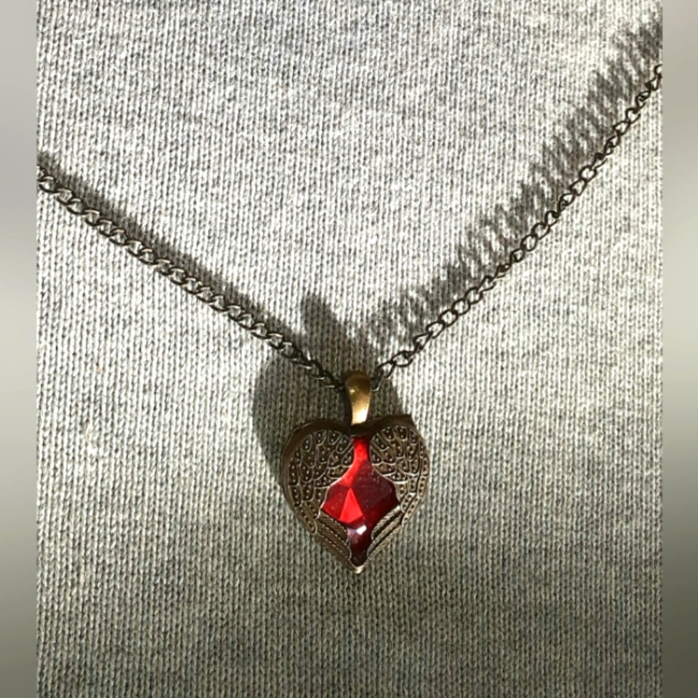 $2/20! Heart & angel wings pendant, ruby red gem and brass metal - Picture 1 of 13